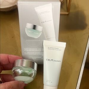 r.e.m. beauty Sweet Dreams Eye Cream - Green